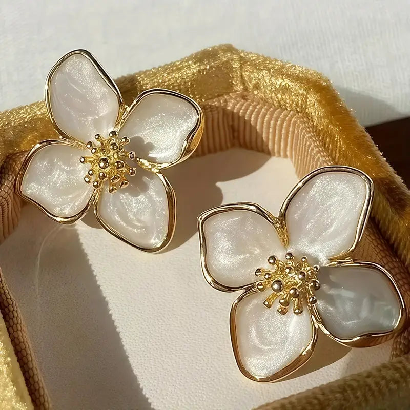 ✨ARETES AURA FLORAL- Diseño floral, resistentes, hipoalergénicos y con un brillo que nunca se apaga✨