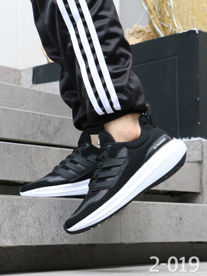 ADIDAS ULTRABOOKT
