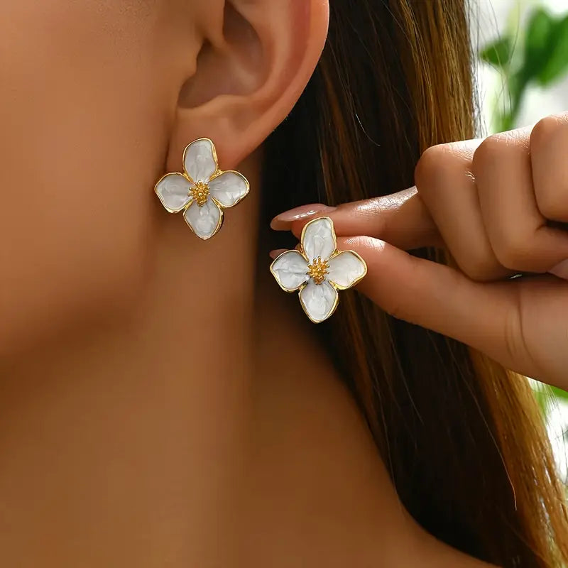 ✨ARETES AURA FLORAL- Diseño floral, resistentes, hipoalergénicos y con un brillo que nunca se apaga✨