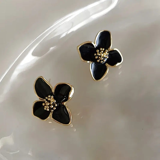 ✨ARETES AURA FLORAL- Diseño floral, resistentes, hipoalergénicos y con un brillo que nunca se apaga✨